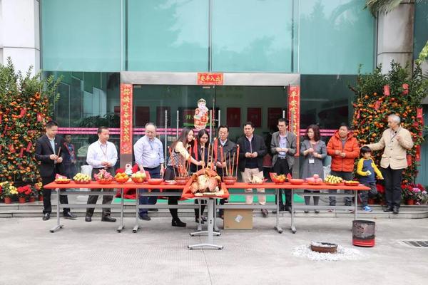 皇家空調(diào)丨2019，開工大吉 醒獅迎瑞年