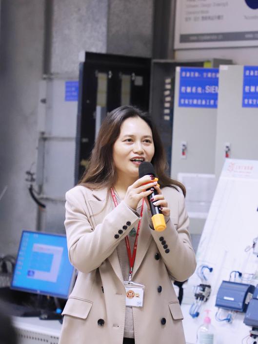 鄭慧麗女士現(xiàn)場(chǎng)講解 鄭慧麗女士現(xiàn)場(chǎng)講解